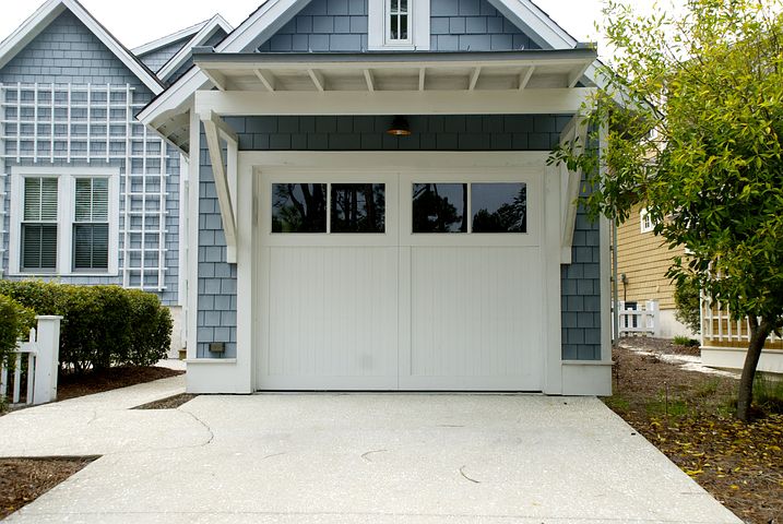 garage-door-2578743__480